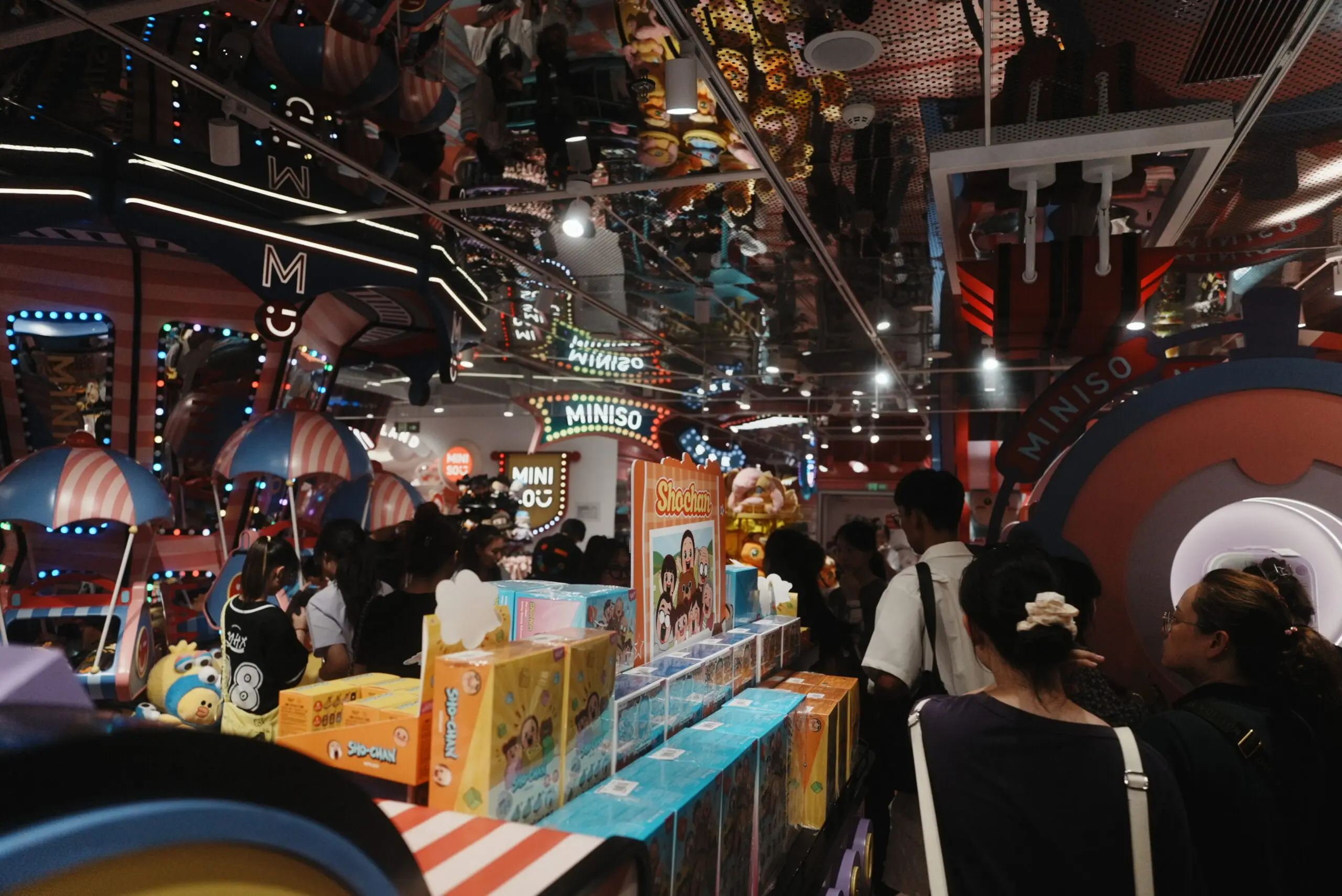 6-Hour Experience City with Private Car and Walking Tour in Shanghai