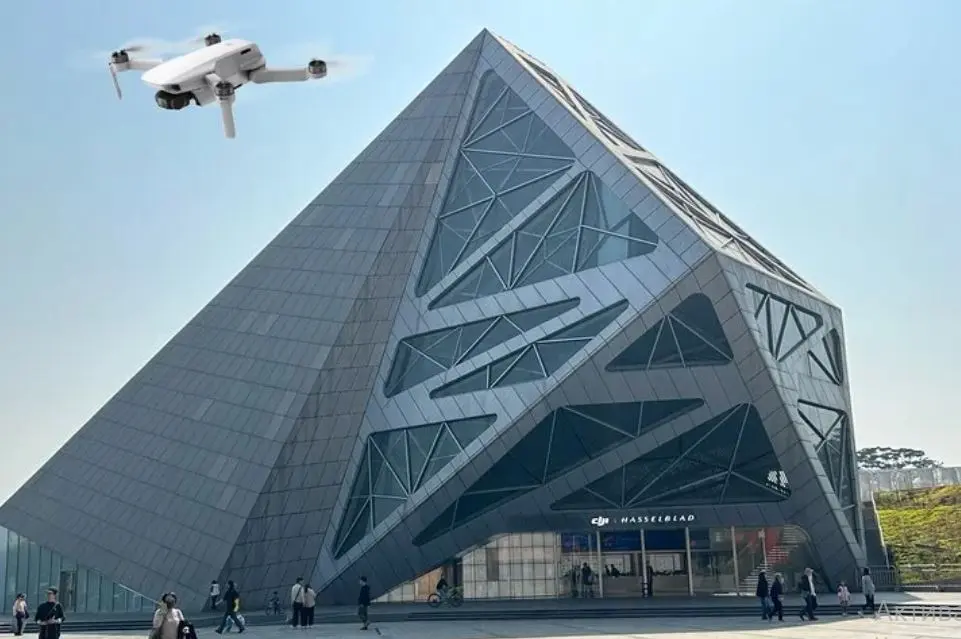 7-Hour Tech DJI Electronics Market and Lianhua Mountain Tour in Shenzhen