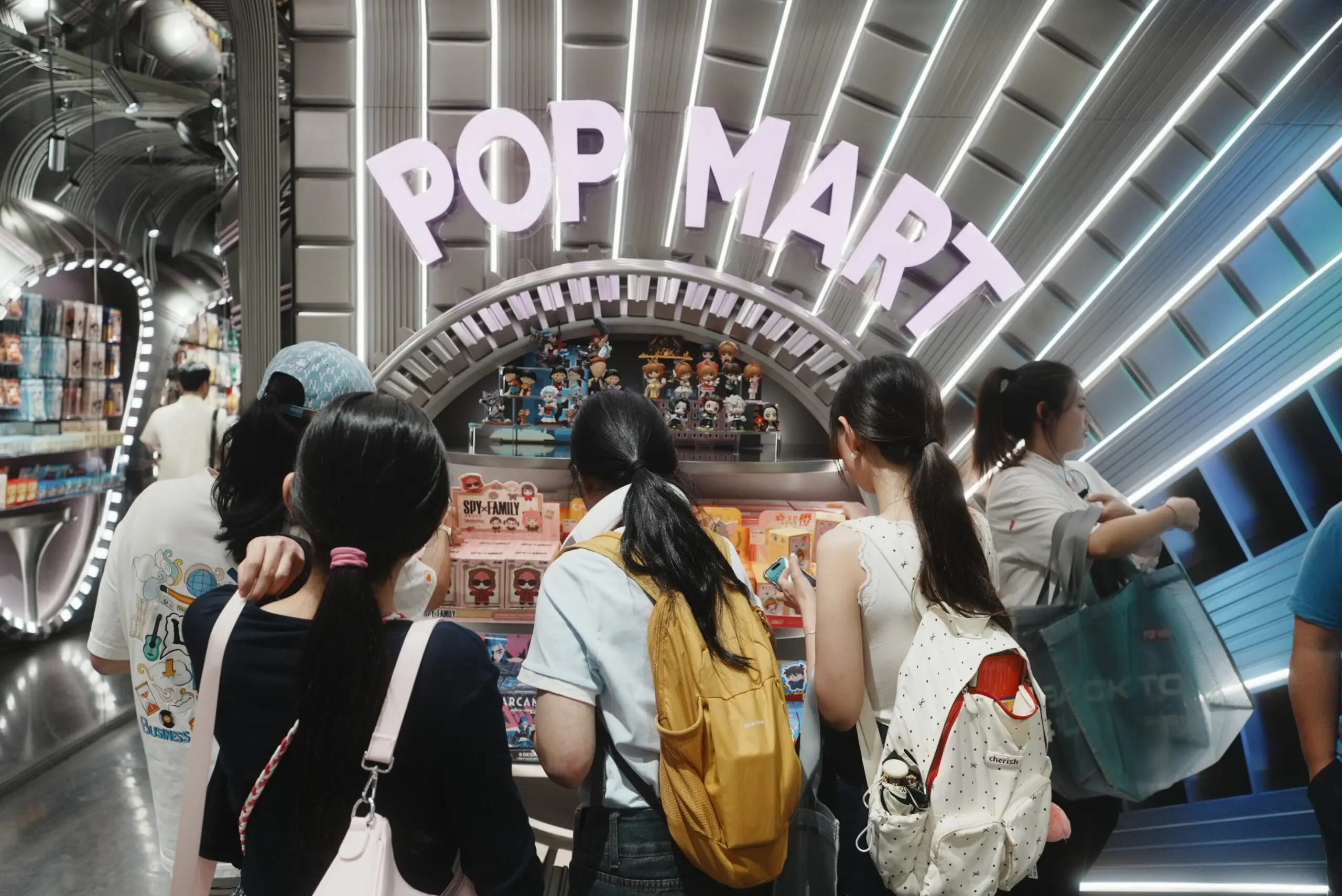 6-Hour Experience City with Private Car and Walking Tour in Shanghai