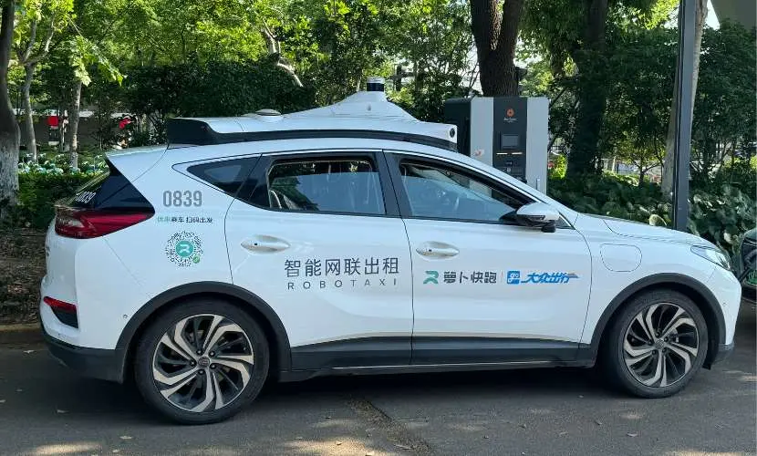 4-Hour Driverless Car & Robotics Tour in Shanghai